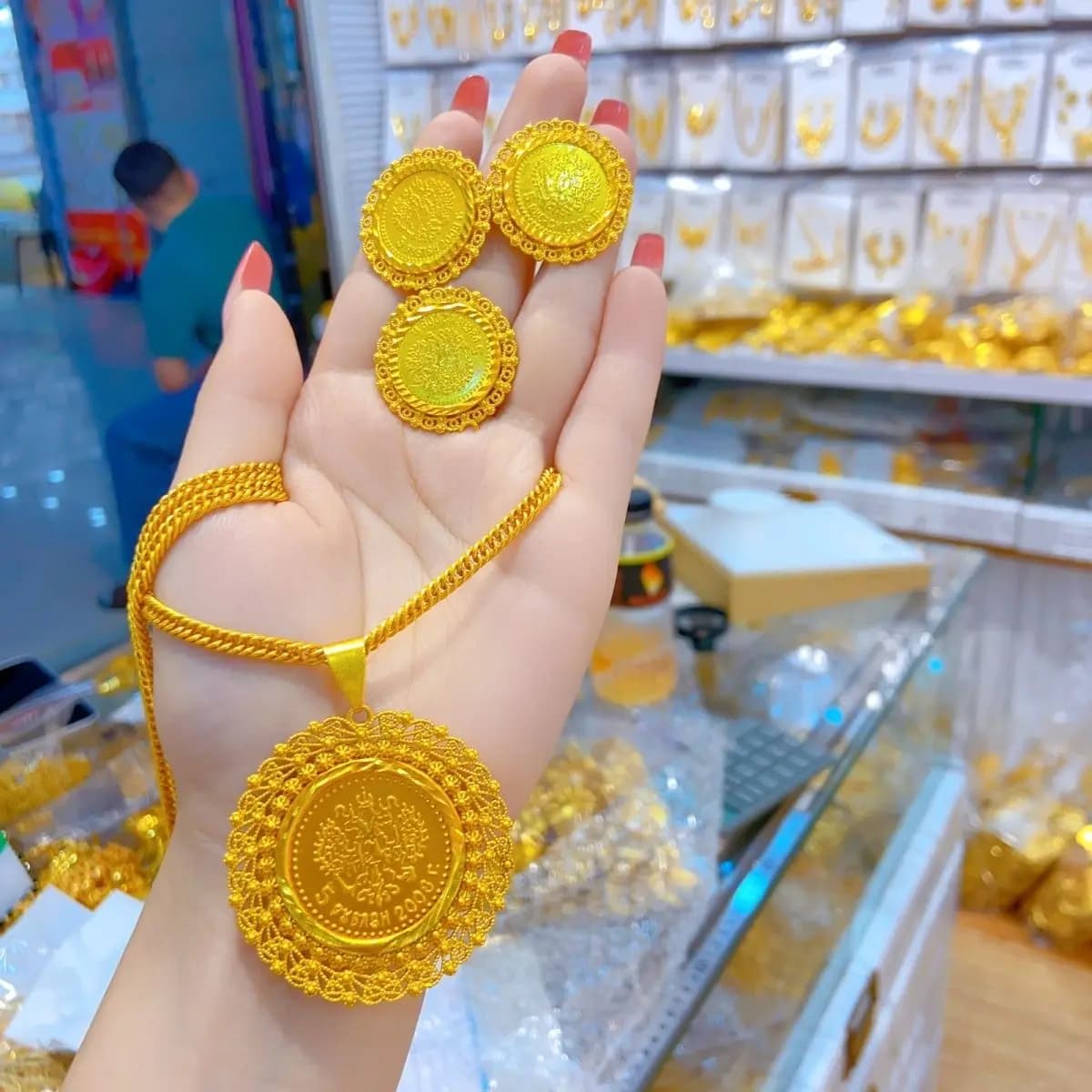 Nuovo 24K placcato oro Dubai gioielli da sposa collana da sposa anello orecchini da donna regalo di moda tre pezzi Set YY10248