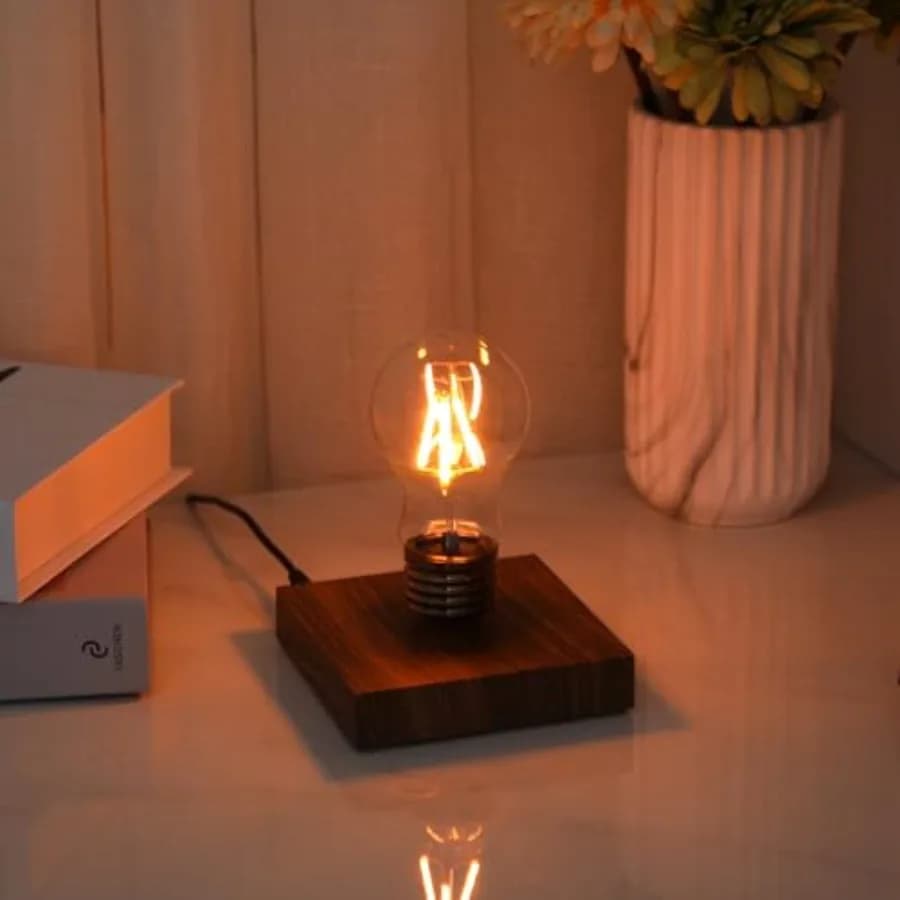 Lampada Levitante, Lampadina Fluttuante, Lampada da Scrivania LED a Levitazione Magnetica per Regali Unici, Luce Notturna Rotante a 360 Gradi, Levit