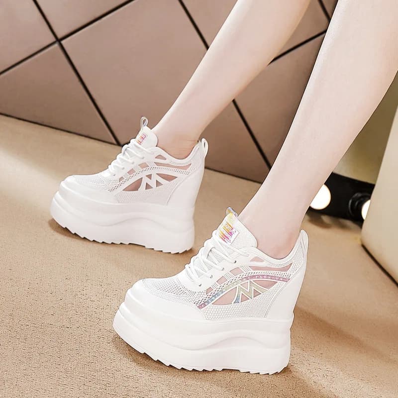 Sneakers con Rialzo da 13 cm da Donna, alla Moda, con Plateau Grosso, in Mesh Traspirante, Bianche, Scarpe Sportive Casual 2026