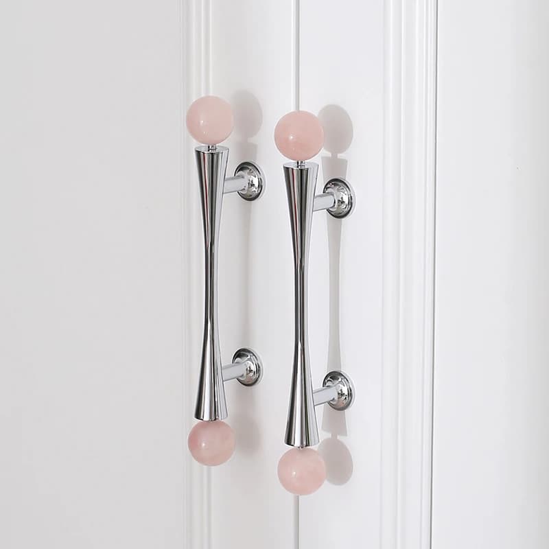 Manopole per mobili in cristallo bianco di lusso leggero / ottone + sfera Maniglie lunghe per armadi Ferramenta per mobili Maniglie per cassetti Accessori da cucina