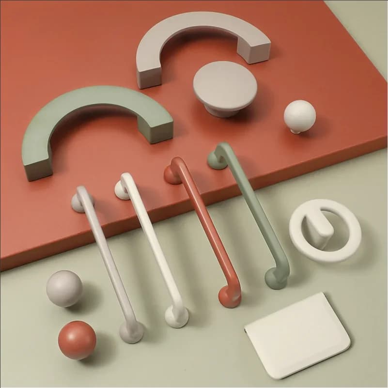 Maniglia per porta dell'armadio color crema moderna e minimalista, cassettiera a colori versatili in lega di zinco, scarpiera, maniglia per porta dell'armadio