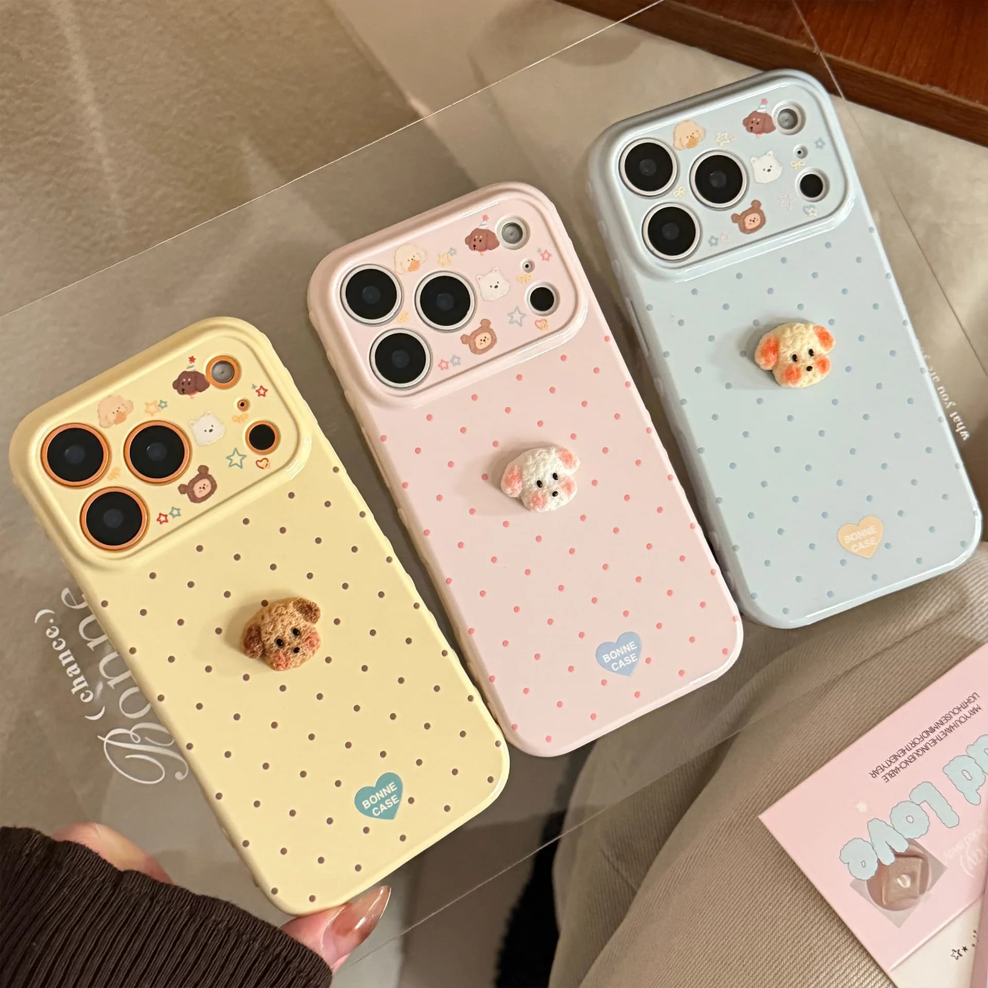 Custodia Protettiva Antiurto per iPhone 17 16 15 14 13 11 12 Pro Max con Motivo Coreano a Pois e Cucciolo 3D Cartone Animato, Colori Caramella