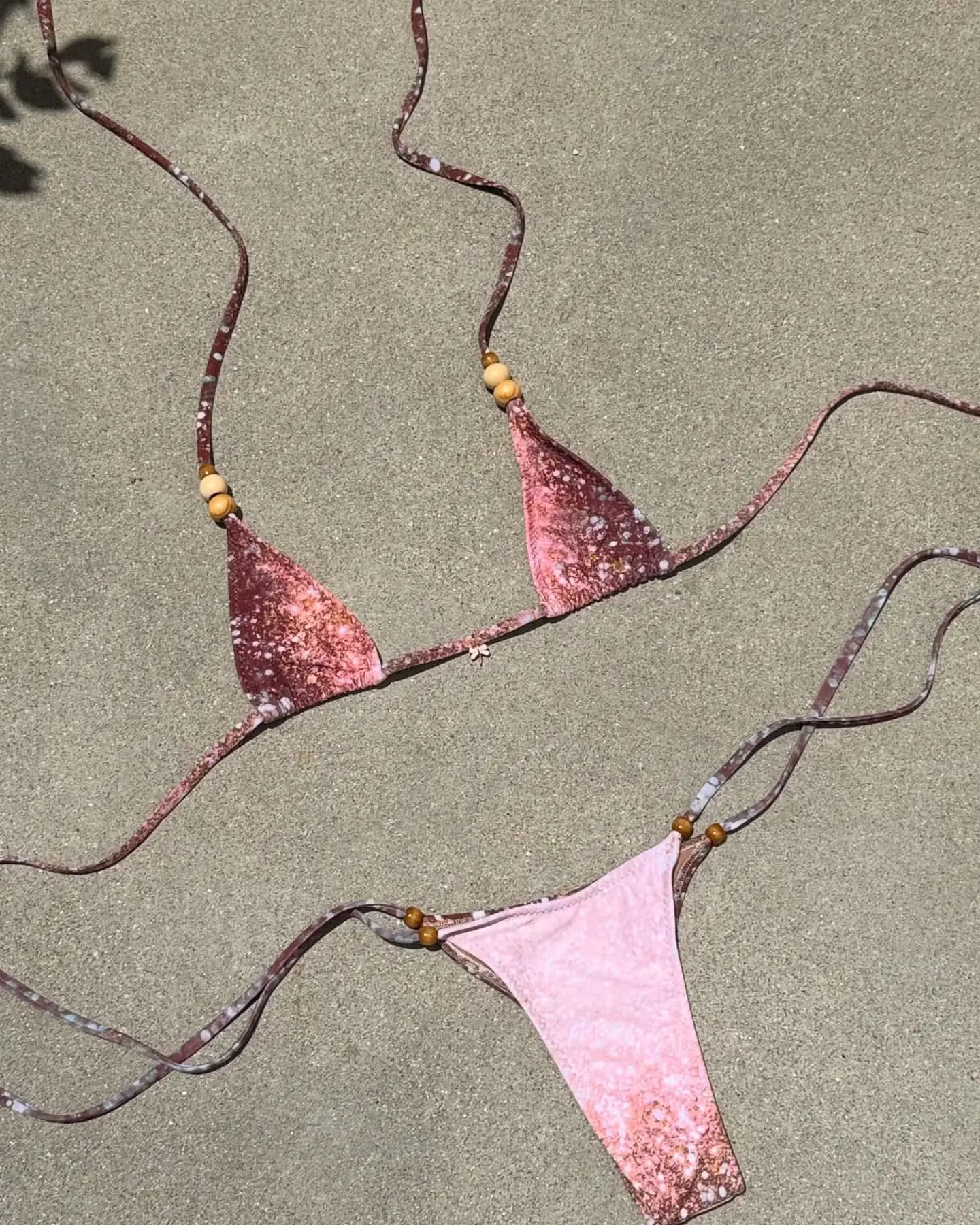 Two-piece women's swimsuit 2026, pink marble pattern with beads decorated, perfect for the beach, pool parties and summer escapes