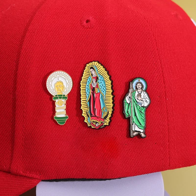 Spille smaltate Nostra Signora di Guadalupe Clip per cappelli da pallina da golf Accessori per allenamento da golf Berretto da baseball Clip decorativa per cartoni animati per golfisti