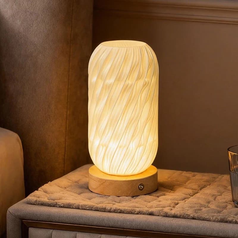 Lampada da scrivania con ricarica in legno massello nordico camera da letto lampada da comodino decorativa calda atmosfera cremosa lampada da notte da tavolo creativa