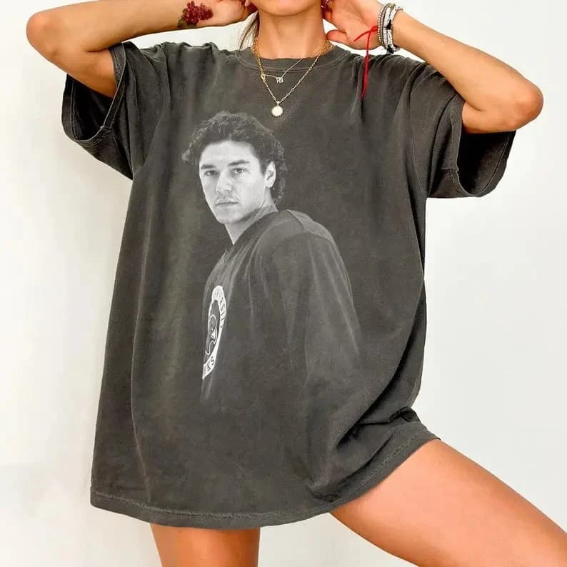 T-shirt TV Off-Campus Briar U Garrett Graham con grafica 2026, 100% cotone, unisex, da uomo e da donna, Y2k Fans Vintage Popular Tee