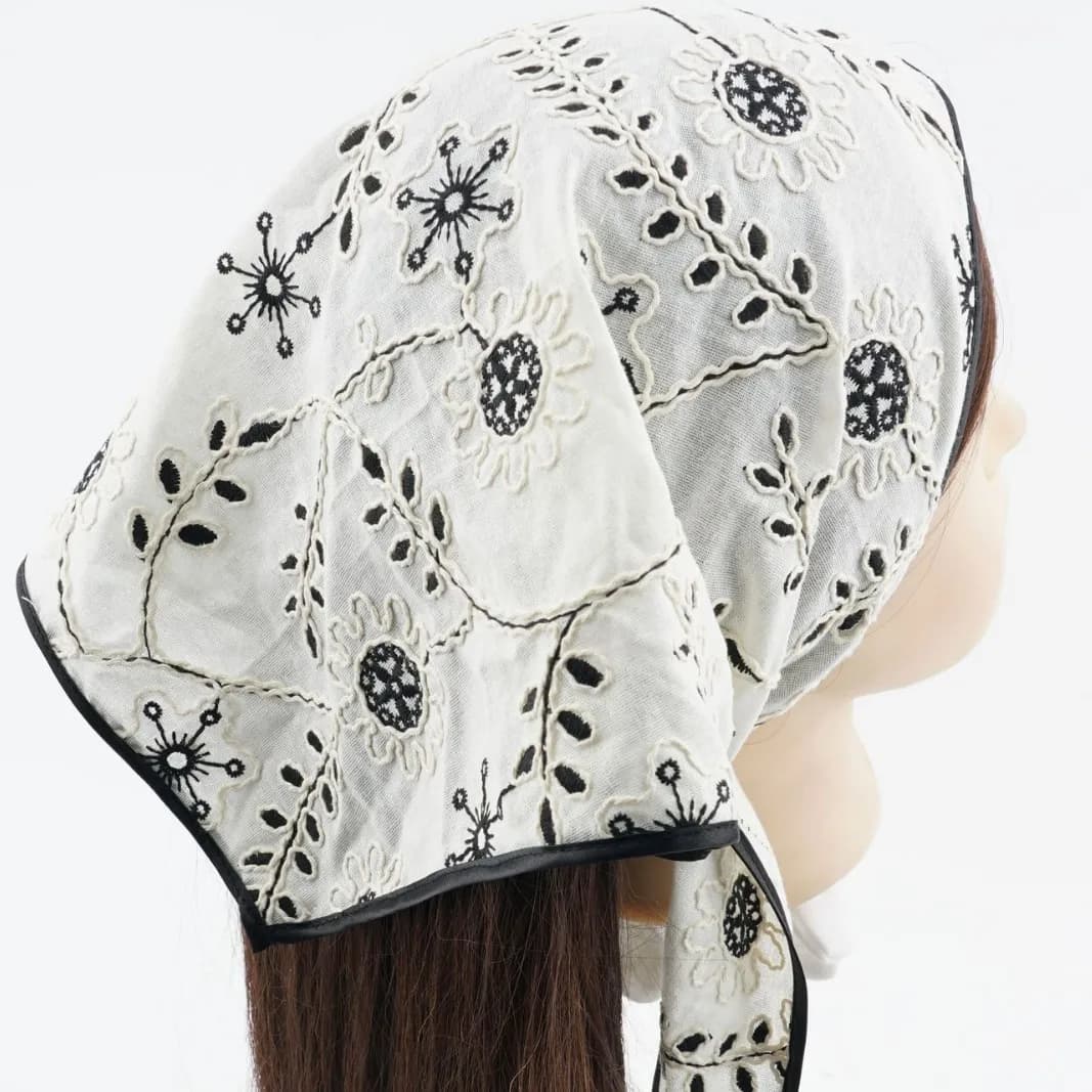 Foulard floreale ricamato, sciarpa triangolare, protezione versatile per il collo, sciarpa sottile con fiori di seta
