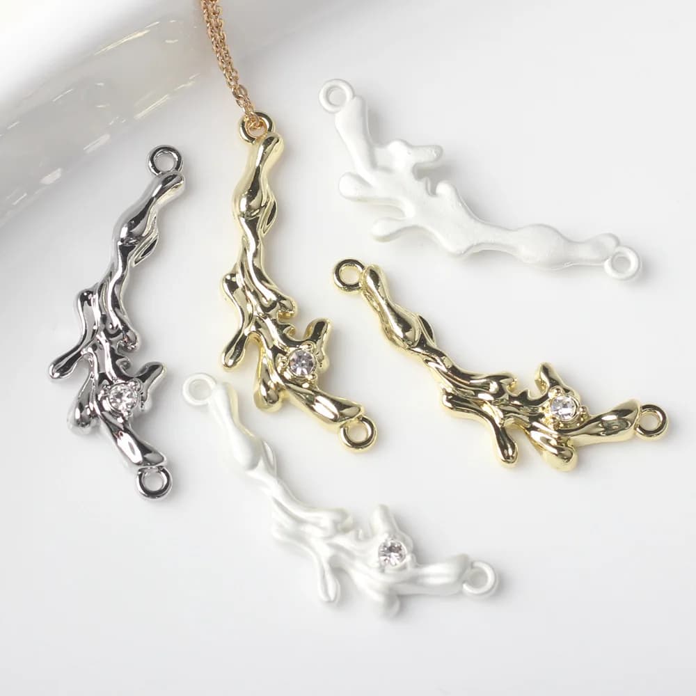 10 pz Lega di Zircone Intarsiato Pendenti E Ciondoli Irregolare Forma di Ramo di Albero Pendenti Connettore FAI DA TE Che Fanno Fatti A Mano Orecchino Gioielli Ornamento