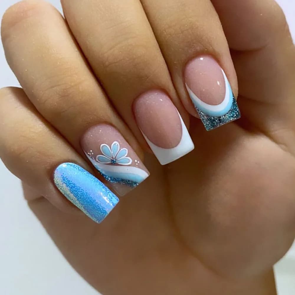 Nuova Collezione 2026: Nail Art Minimalista con Bordi Bianchi e Glitter Blu Chiaro, Stile Europeo e Americano per Ragazze Trendy