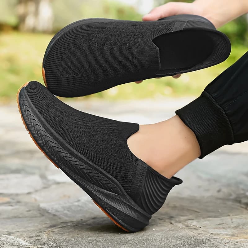 Scarpe sportive da uomo slip-on in mesh, comode, traspiranti e leggere per la camminata quotidiana, con suola ammortizzante ed elastico.