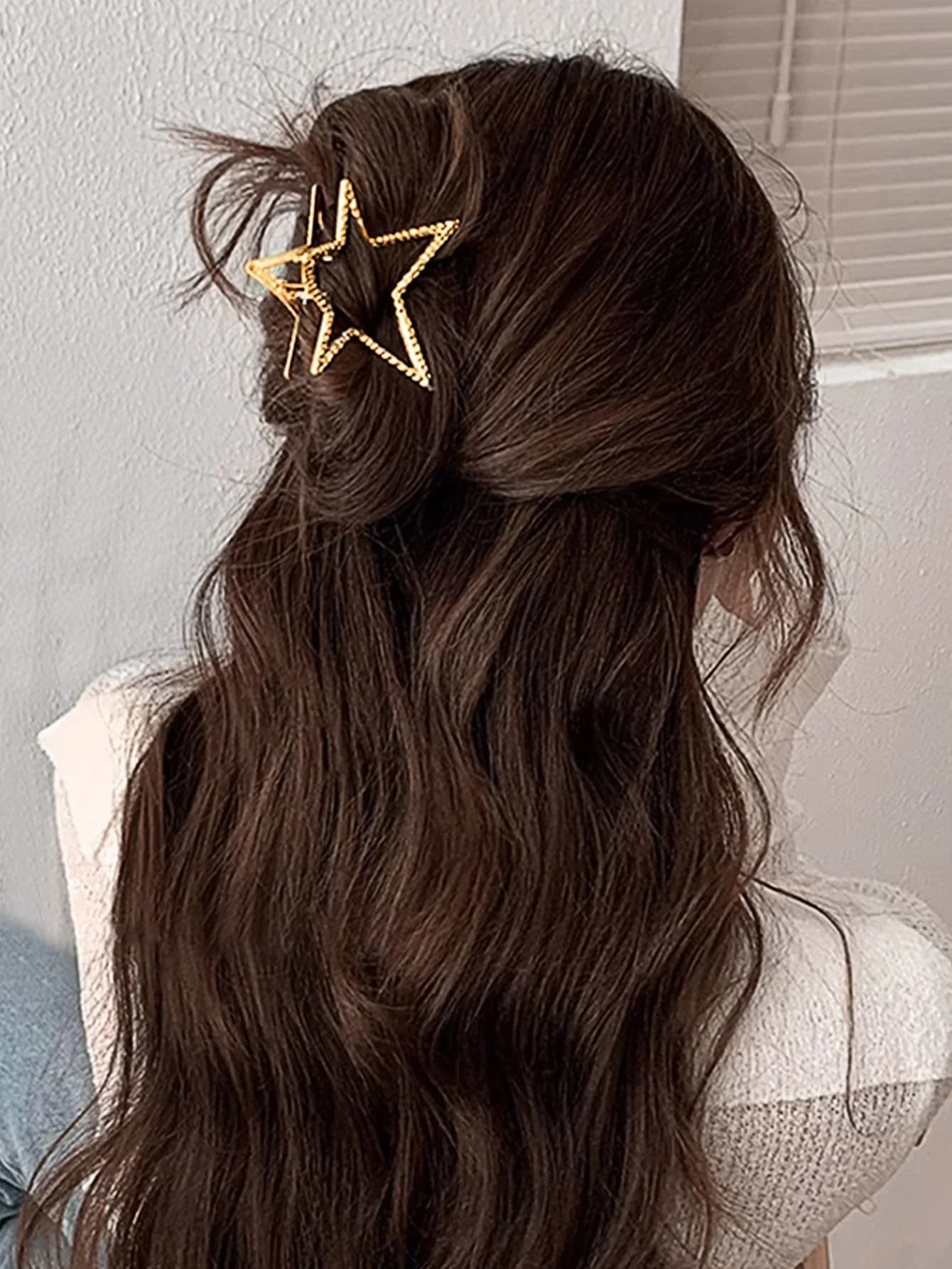 Fermaglio per capelli in metallo a forma di stella con intaglio a stella per acconciature da donna