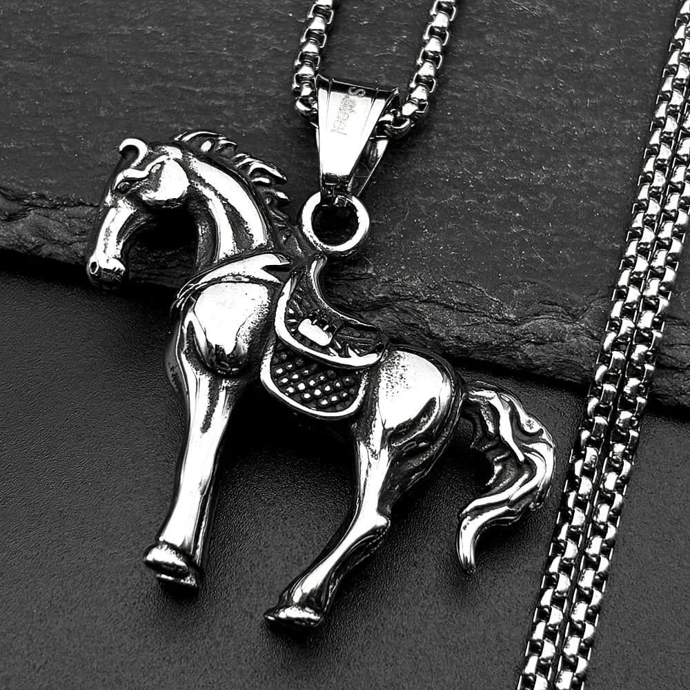 New model zodiac horse pendant necklace. Unique design, simple and exquisite. Three-dimensional horse fur scarf chain. Year of t