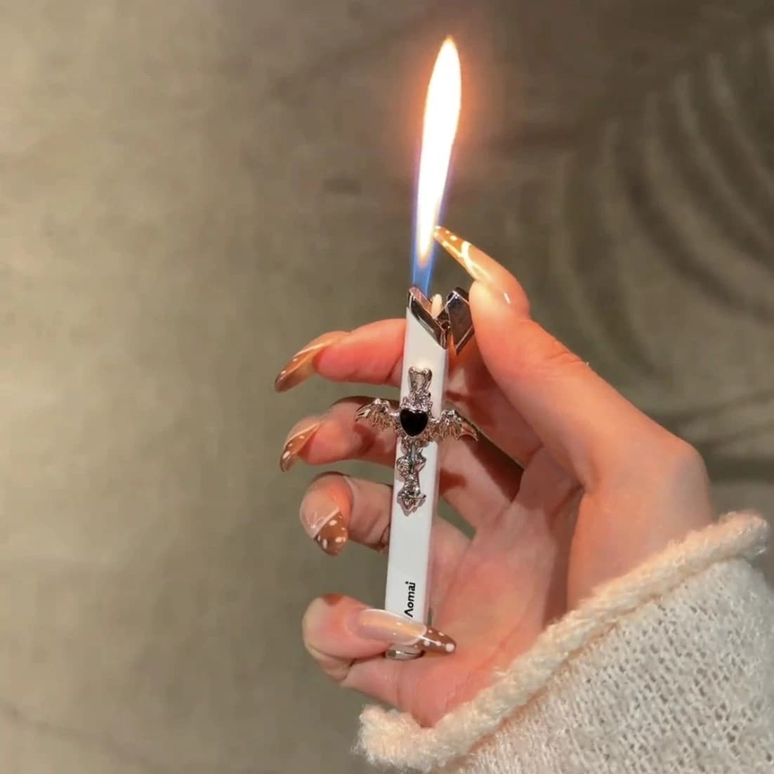 Fashionable Magic Mirror Skeleton Handmade Inflatable Lighter with High End Sense Light Luxury Outdoor Portable Lighter Gift