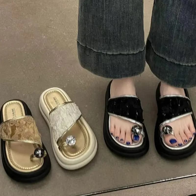 Elegant Fairy Tale Style Women's Slippers Summer 2026 New Thick Heel Toe Post Slippers for Beach Wear Match with Skirts