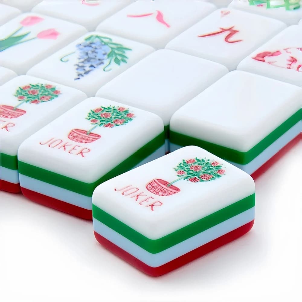New Hot 4-Layer Acrylic Red American Mahjong Set Engraving Mahjong 160 Tiles Portable Travel Board Game for Family Party Gifts