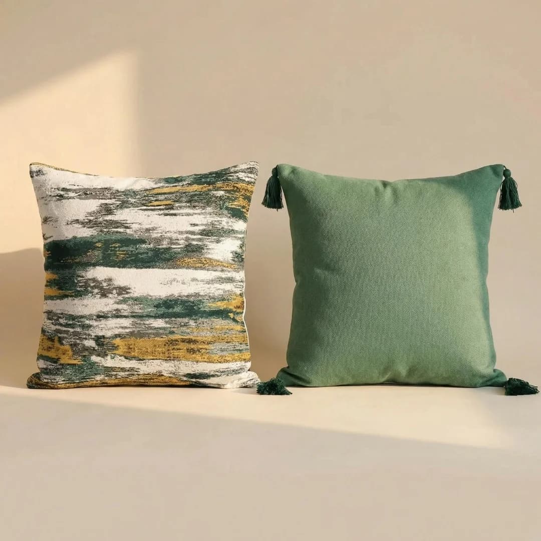 Cuscino decorativo in cotone e lino jacquard astratto tinto in filo con texture nordica, con imbottitura interna.