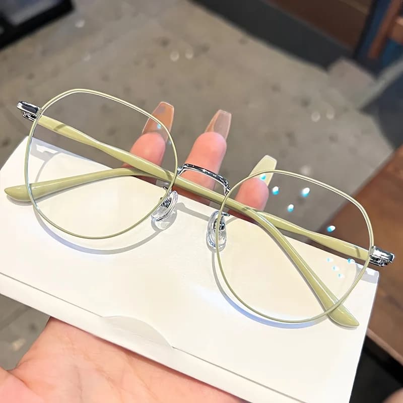 Ultralight full-frame round design, durable plastic material, suitable for office (glass guard not included)