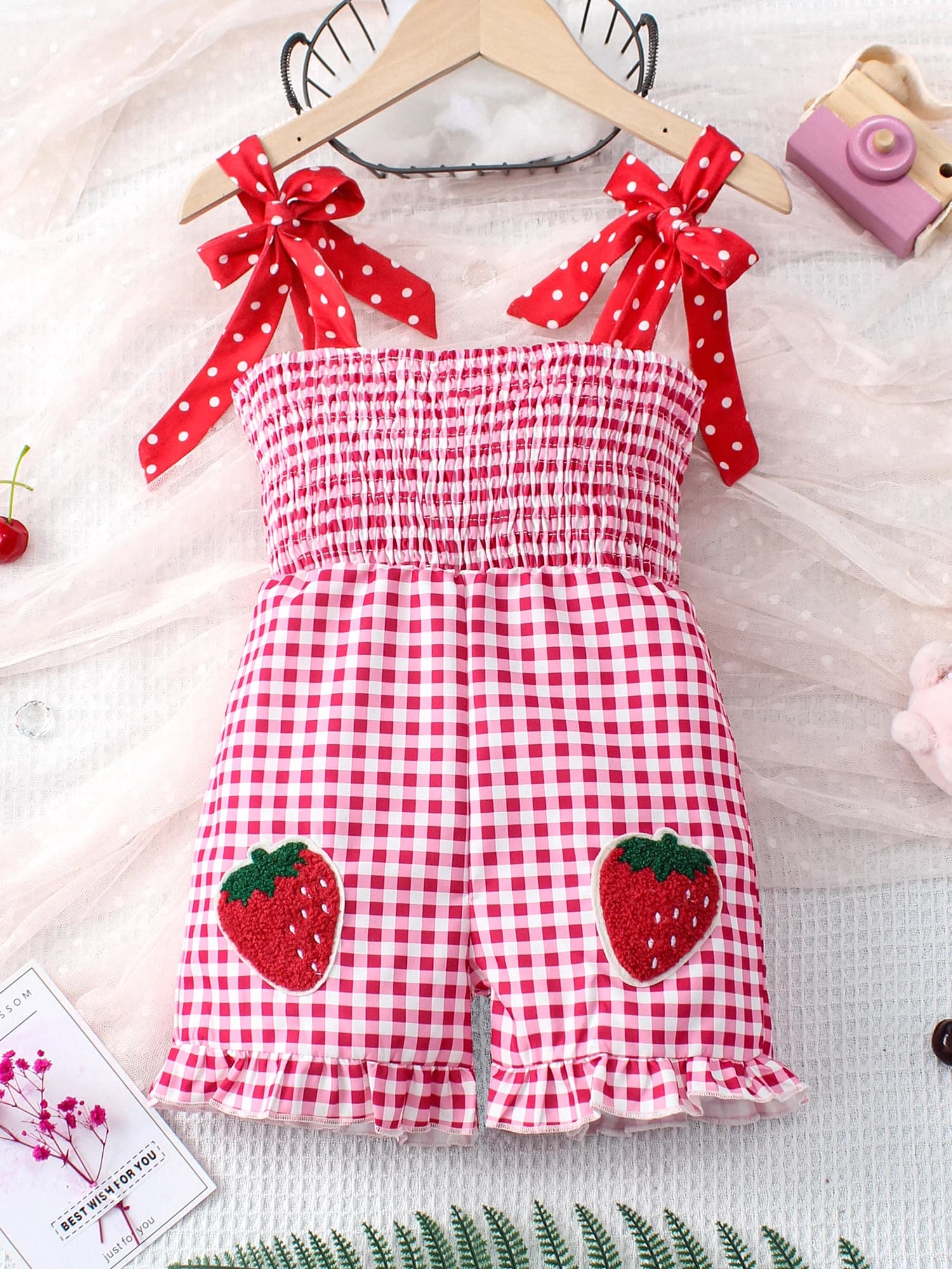 1 pz estate ragazza fionda tuta moda plaid rosso ricamato fragola modello carino e giocoso ragazza bambino