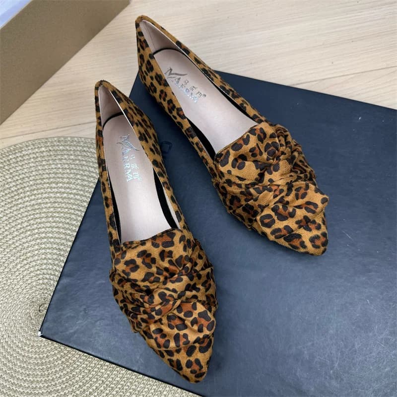 2025 Spring and Autumn New Fashionable Bow Pointed Lefu Shoes Shallow Mouth Large Suede Casual Flat Bottom Women's Shoes