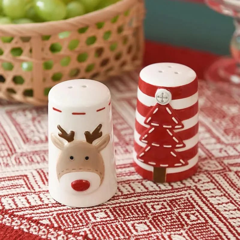 Un set stile nordico Babbo Natale sale e pepe di Natale, bottiglia di spezie creativa a tema natalizio, strumento da cucina, decorazioni natalizie