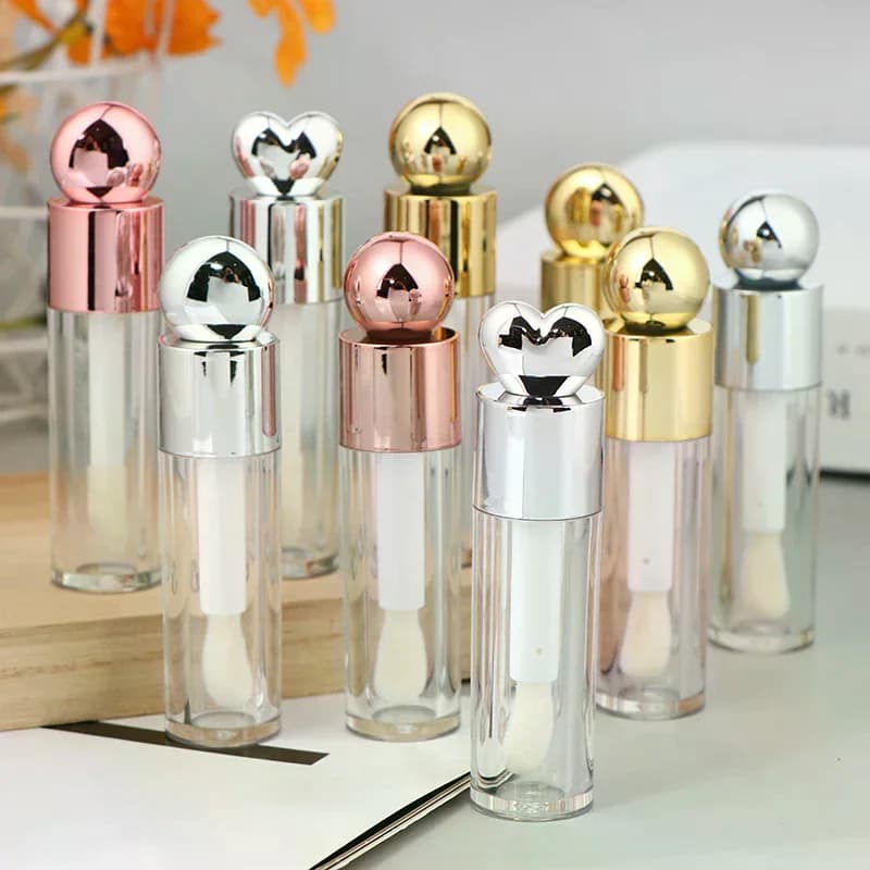 Tubo per smalto per labbra a forma di cuore da 2,5/6 ml con portachiavi e asta per pennello Tubo per lucidalabbra Bottiglia vuota Labbra Contenitore per smalto Strumento per il trucco