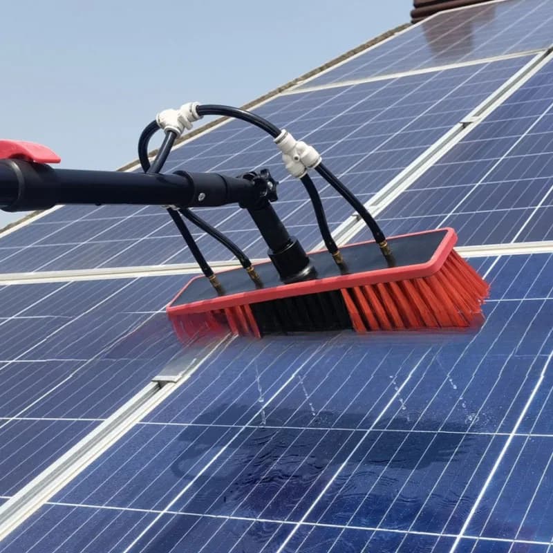 Strumento portatile per la pulizia dei pannelli fotovoltaici Spazzola per la pulizia dei pannelli solari Sistema di pali alimentati ad acqua Manico lungo Raschietto per finestre