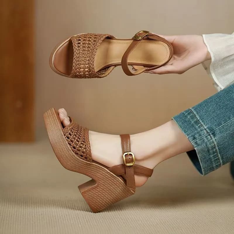 Sandali con tacco alto intrecciati da donna eleganti Sandali con plateau robusti estivi 2025 Scarpe da spiaggia casual per le vacanze da donna