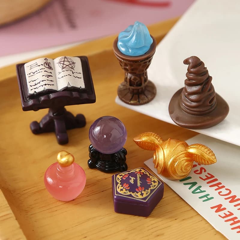 1pc Micro Scena Ornamenti Accessori per la casa delle bambole Giocattoli per bambini 1/12 Casa delle bambole Mini Magical Academy Puntelli Decorazione Casa delle bambole