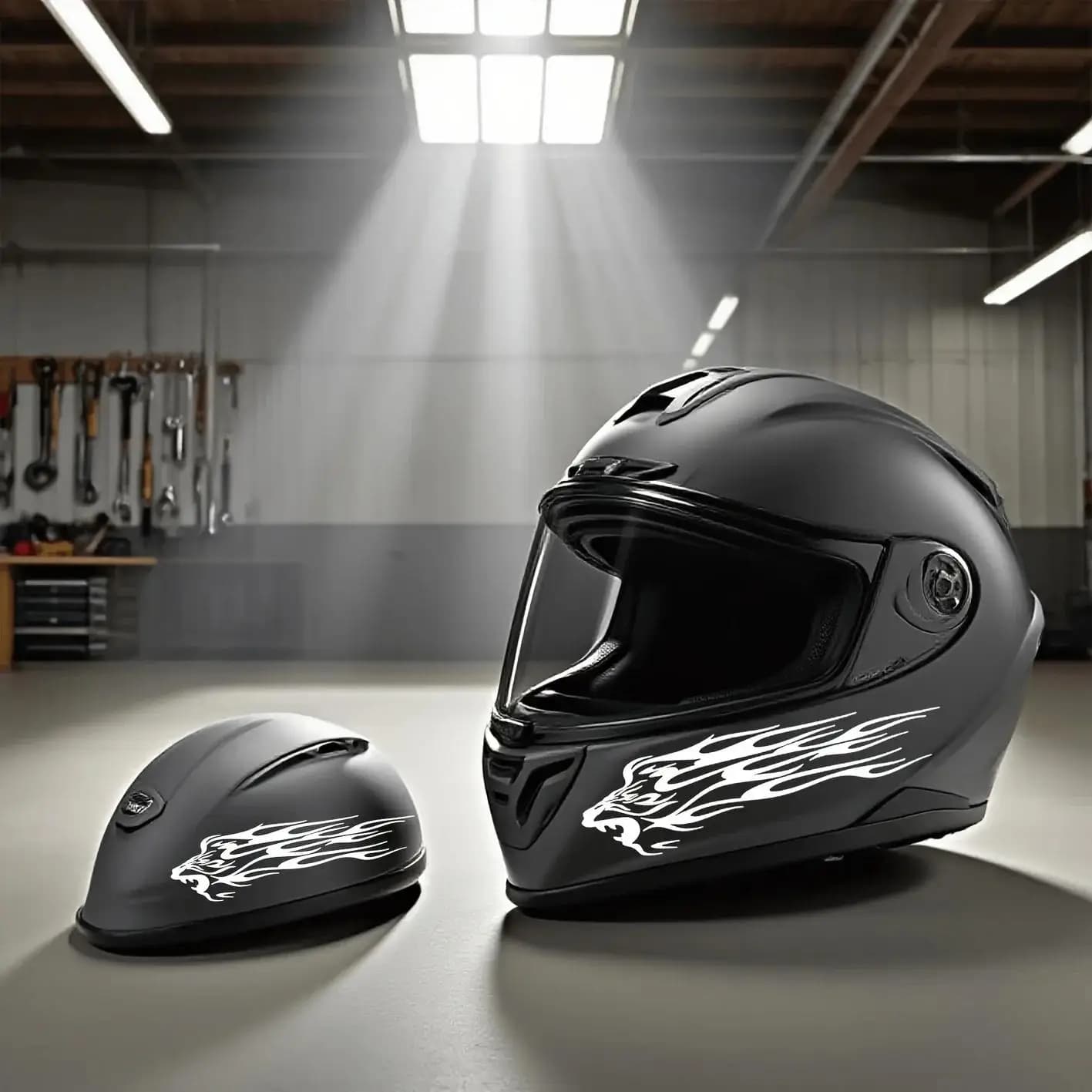 Set di 2 Adesivi in Vinile a Forma di Tigre Fiammeggiante, Decalcomania Impermeabile per Casco Moto, Auto e Decorazione Bici