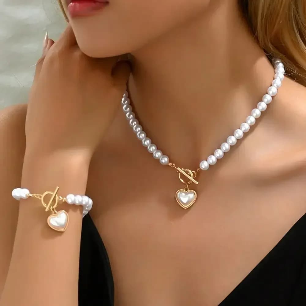 2 Pieces Fashionable and Elegant Light Luxury String Bead Heart Set Necklace and Bracelet with Luxurious Beauty