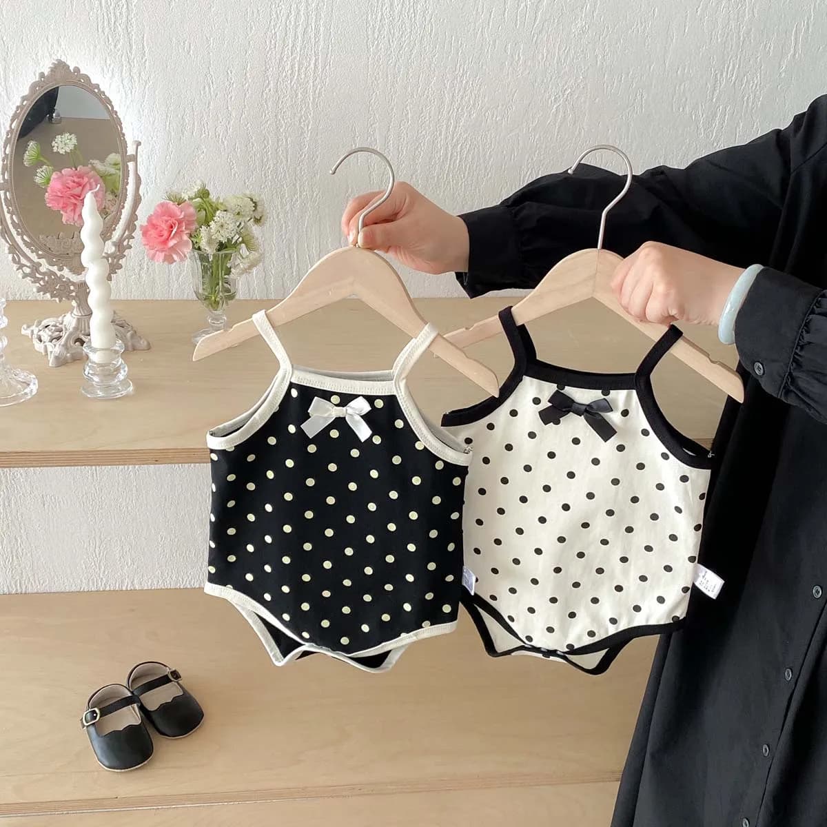 Tuta estiva da bambina in stile coreano con fiocco a pois, comoda e carina tuta da bambina, molto adatta per la casa e