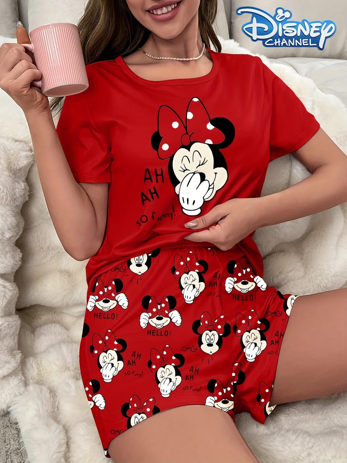 Women's pyjamas with cute Disney Minnie prints, short sleeve top and shorts, comfortable to wear at home or outdoors