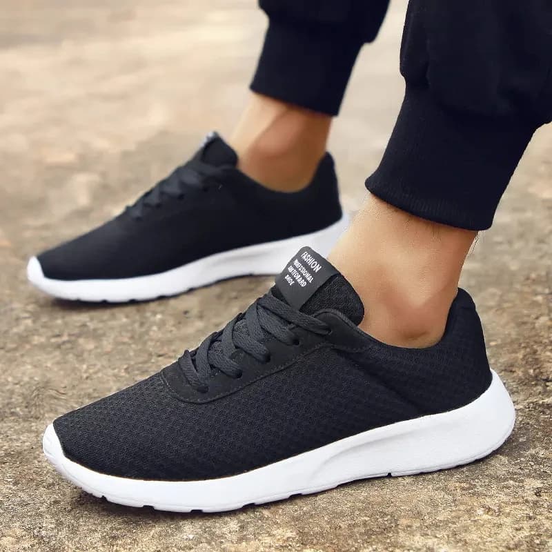 Sneakers unisex in rete con suola morbida, tinta unita, casual, traspiranti, leggere e comode, adatte per esercizi all'aperto, corsa e uso versatile.