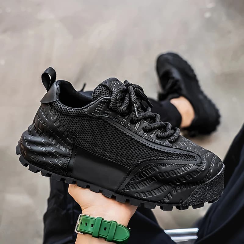 Scarpe da Corsa Traspiranti da Uomo 2026 Nuovo Stile Estivo Casual Sportive Sneakers con Fondo Spesso Rialzato Nere Dad Shoes