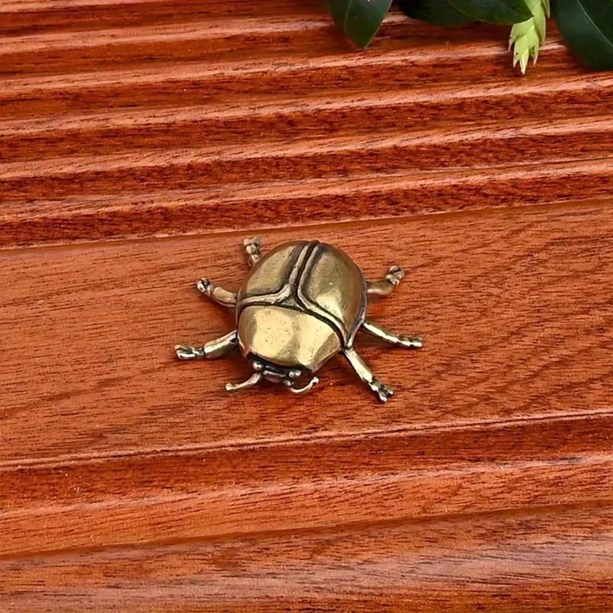 Piccoli ornamenti coccinella in ottone da 2 pezzi, rame puro, mini tavolo da tè per la casa con insetti, decorazione di piante in vaso, artigianato ornamentale in rame