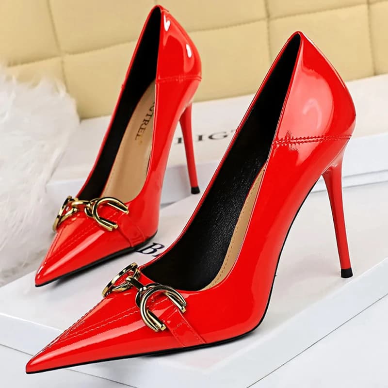 Luxury women's décolleté with metal belt buckle High heels in patent leather Women's heels Brooch heels Career OL Plus size office shoes 41 42 43