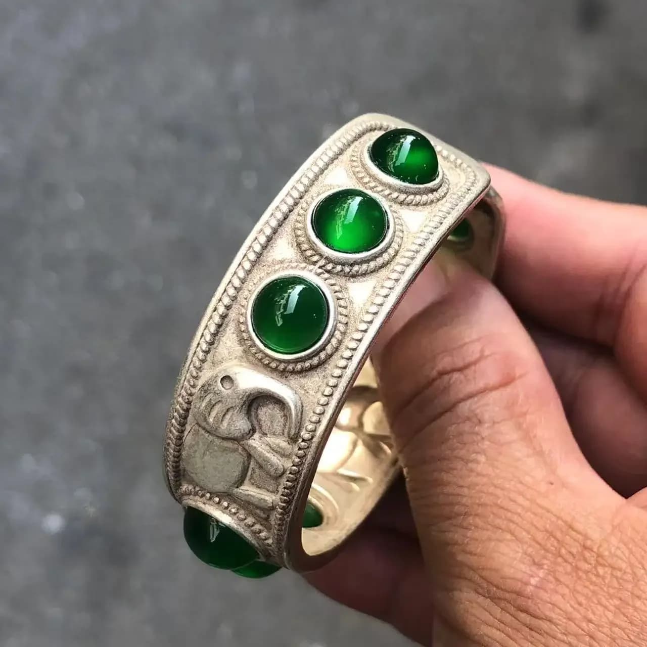 Boho Ethnic Retro Elephant Carved Open Cuff Bangle Inlaid Green Gemstone Adjustable Women Silver Bracelet Gift