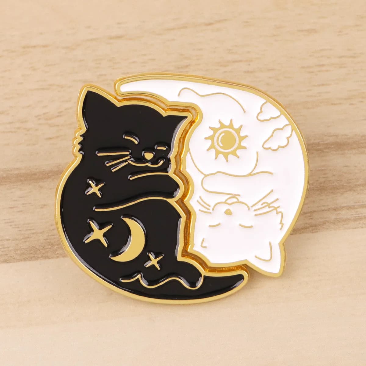 Cartoon Sun Moon Cat Spilla smaltata morbida Spille da bavero per zaini Spilla carina per vestiti Distintivi in metallo Borse Accessori per gioielli