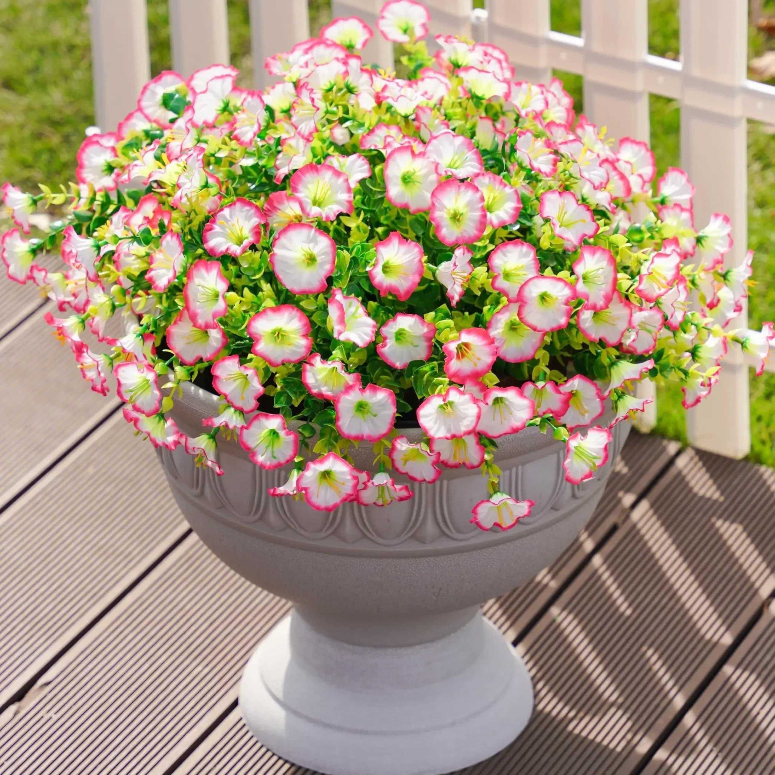 4 Mazzi di Fiori Artificiali in Seta, Fiori di Gloriosa e Piante di Eucalipto Resistenti ai Raggi UV per Decorazioni Esterne Estive da Giardino e Casa