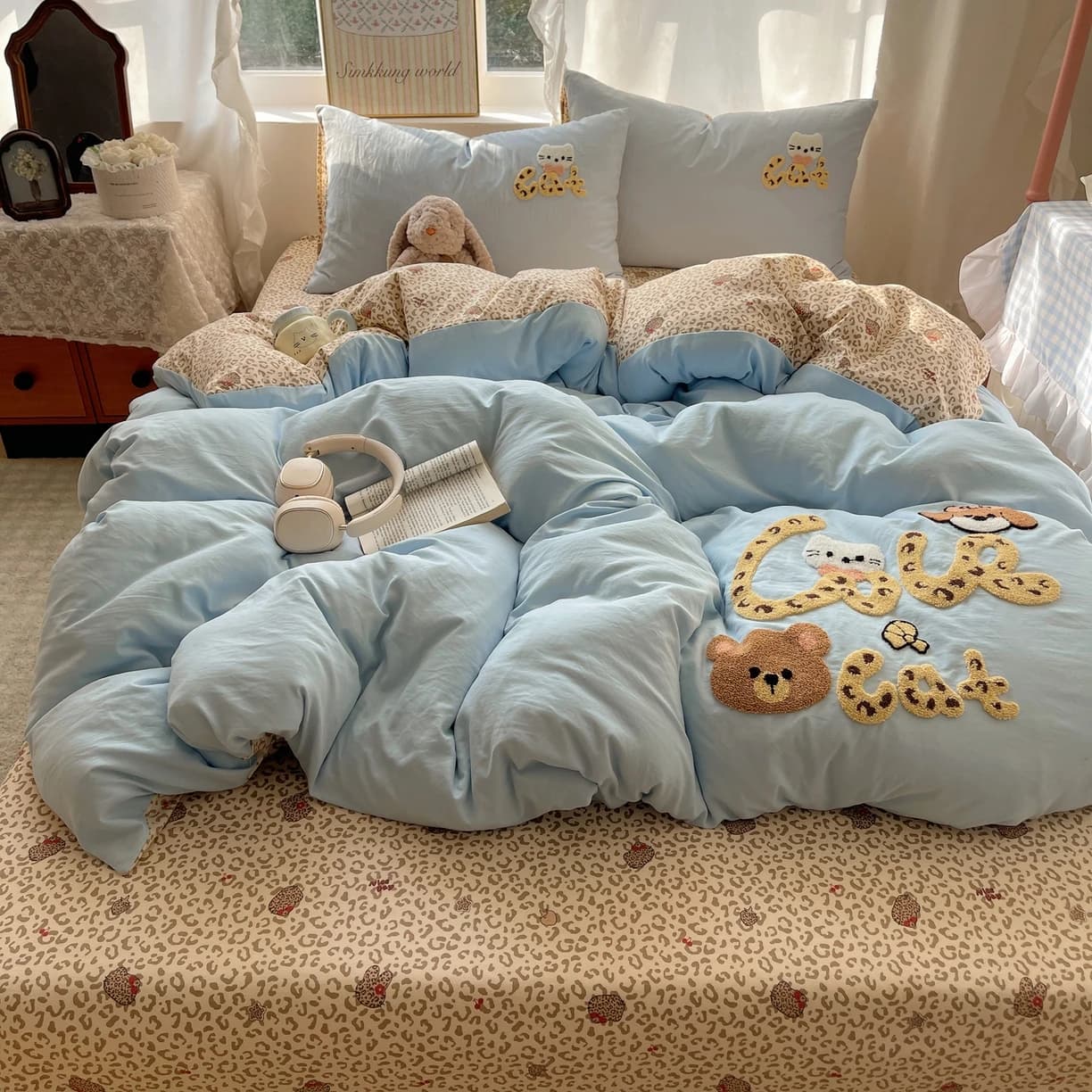 Set di biancheria da letto con ricamo a forma di gatto e orso, morbido set copripiumino, lenzuolo con stampa leopardata, federe, set di biancheria da letto per letto singolo, matrimoniale e king size.