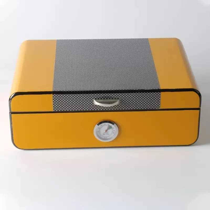 Luxury wooden cigar humidifier, Spanish cedar cigarette box, with hygrometer. A must-have for self-use or gift