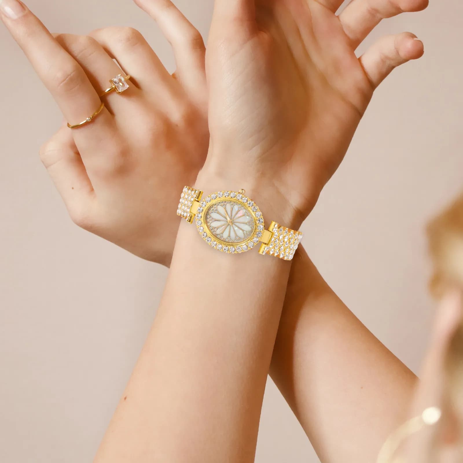 Orologio da donna al quarzo con strass lucidi, orologio da polso casual ed elegante, regalo adatto per studenti e ufficio, orologio da polso alla moda