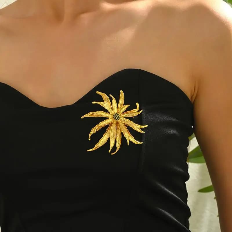 Inlaid Metal Flower Brooch for Women Elegant Lapel Pin Stylish Party Scarf Decoration Daily Look