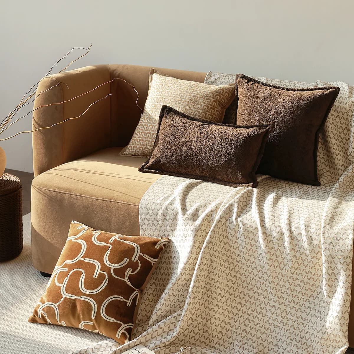 Fodera per cuscino di lusso italiana premium nera marrone Fodere per cuscini moderne di fascia alta con cuciture in pelle con struttura in ciniglia decorative