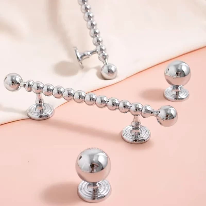 Maniglia Lunga di Lusso Francese in Argento con Piccole Sfere per Armadi, Guardaroba, Cassetti, Mobili, Cucina e Camera da Letto
