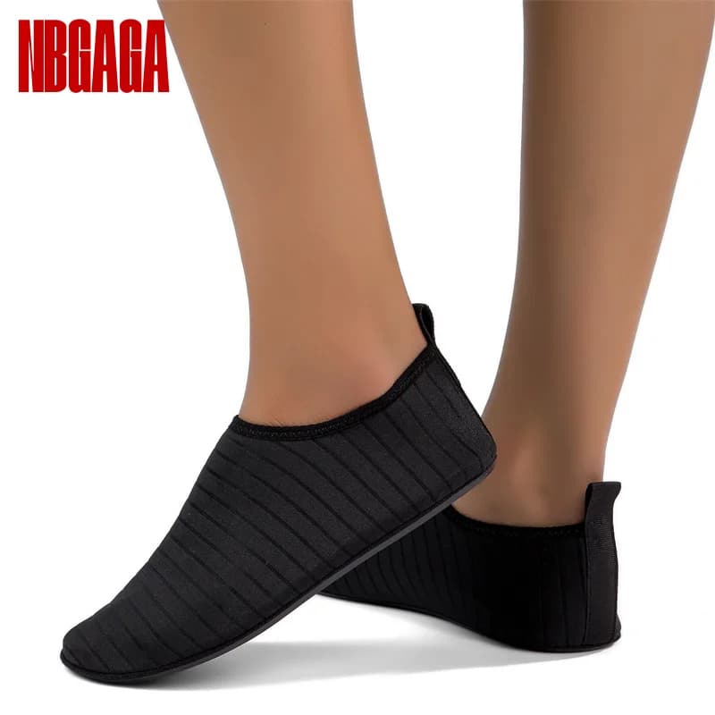 Unisex Beach Water Shoes Quick-Drying Anti-Slip Lightweight Aqua Socks for Men Women Swim Surf Yoga Outdoor Shoes Plus Size