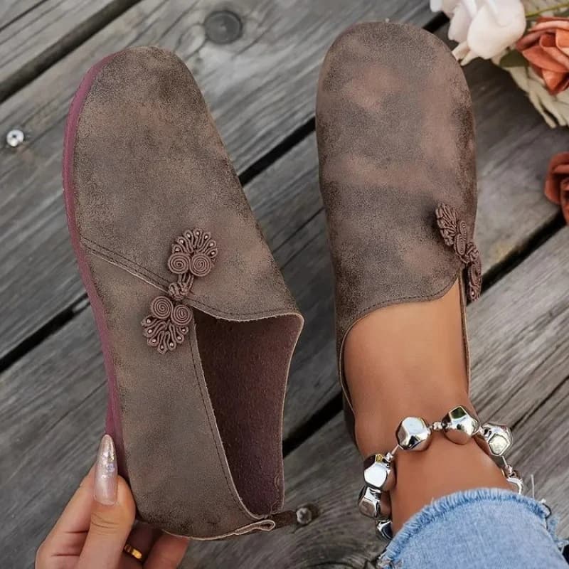 Mocassini Vintage da Donna con Nodo Cinese | Morbide Scarpe Slip-On in Camoscio Marrone Scuro | Suola piatta comoda per camminare e per outfit quotidiani