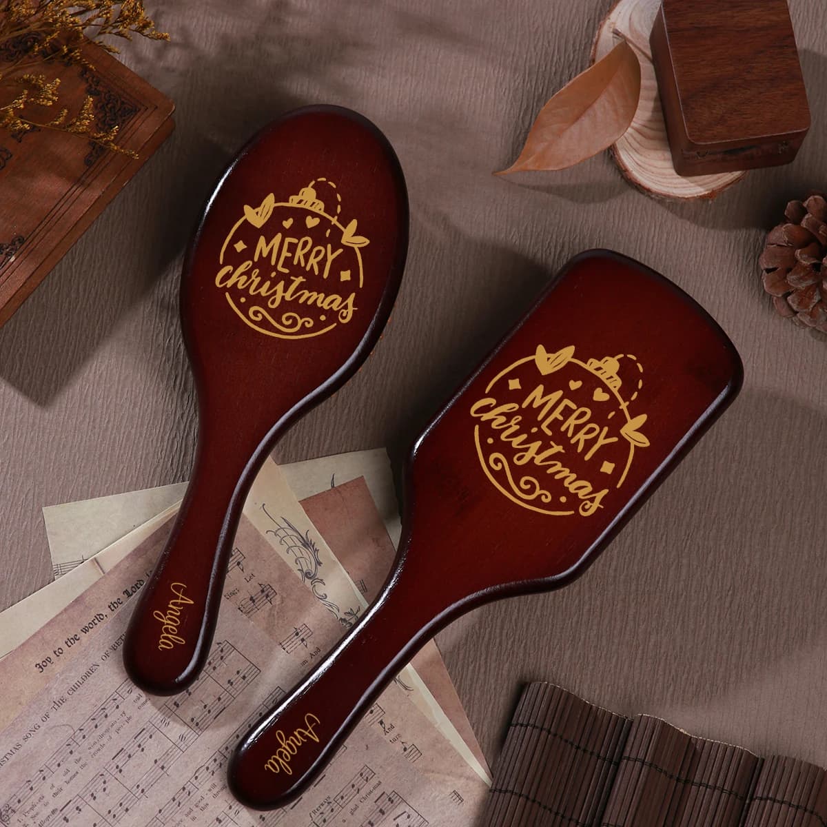 Massage comb with air cushion, customizable, refined and practical, easy to use to districate hair, with wood comb and laser engraving.