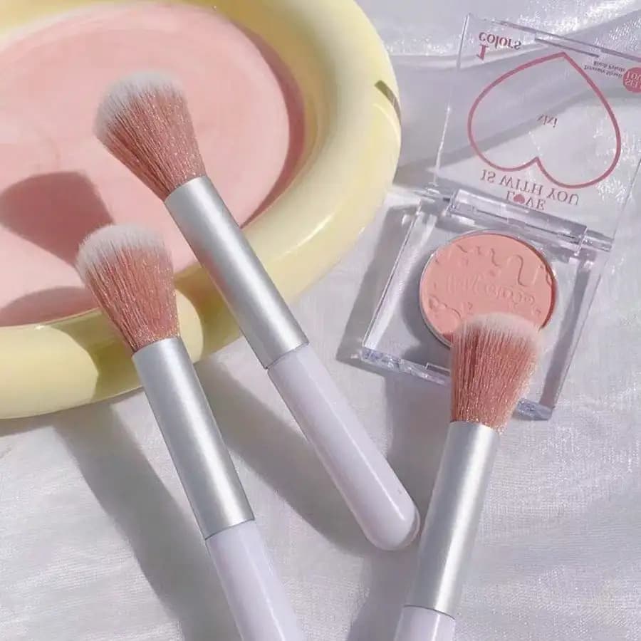 1 pennello per trucco blush Everyday Blush, manico leggero con ghiera argentata per donna