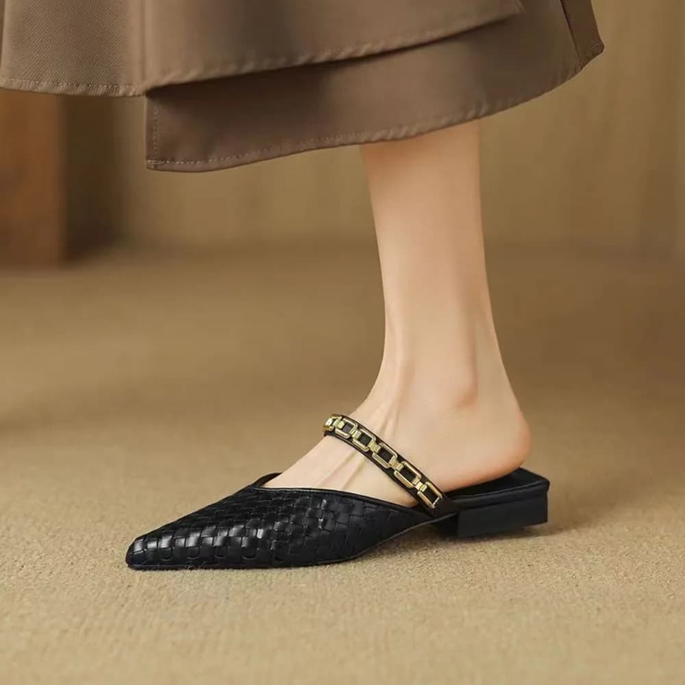 2026 New Retro Pointed Toe Slip-On Flats Women's Summer New Fashion Outdoor Wearable Mules Clog Shoes Outsole